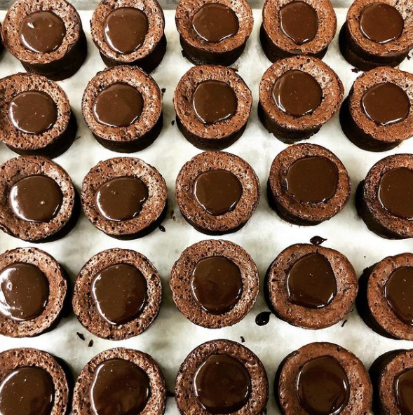 Lava Cakes (6) JR Dessert Bakery